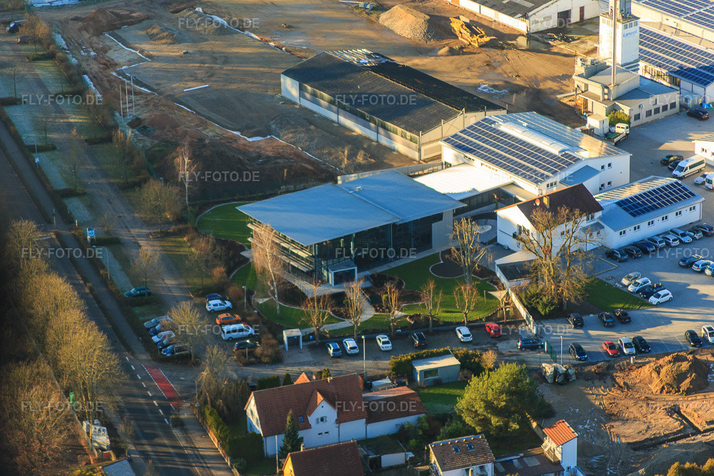 Luftbild: Quartier Lanzet von Osten mit Hagebau Kompakt - Gillet Baustoffe GmbH in Herxheim bei Landau im Bundesland Rheinland-Pfalz in Deutschland. Foto: IMG_076491.jpg vom 05.01.2015 durch Werner Riehm/FLY-FOTO.deGillet Webseite
