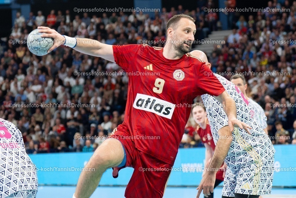 xydr10042502004 | 10.04.2025, xydrx, Handball, Abschiedsspiel Johannes Bitter und Pascal Hens, Team Jogi - Team Pommes, Barclays Arena Hamburg: Igor Vori (Team Jogi #9)