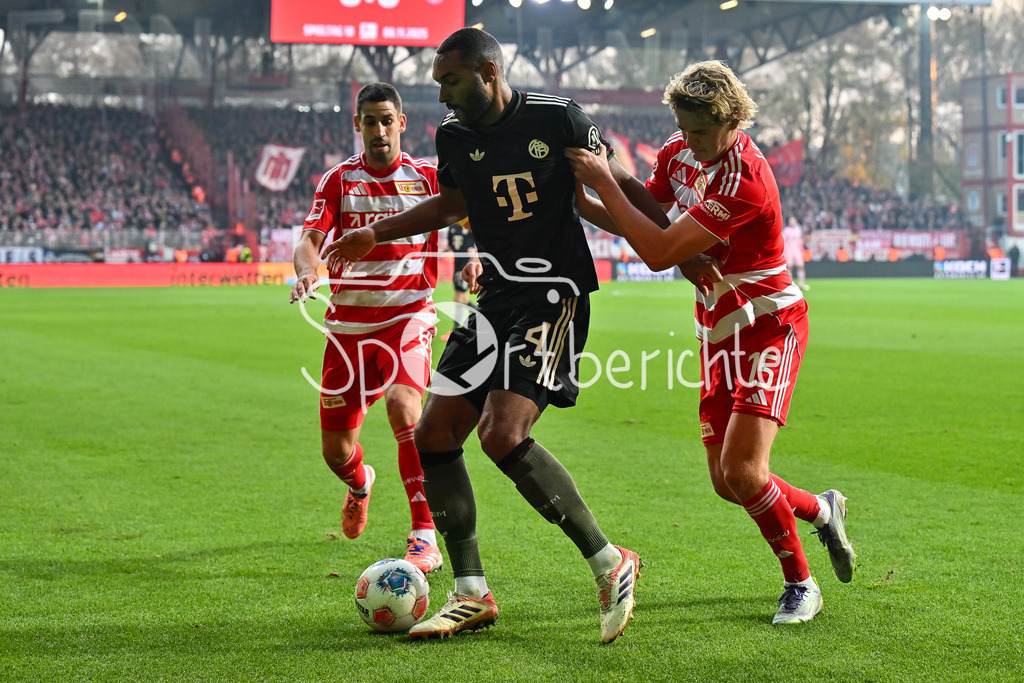 1. FC Union Berlin - FC Bayern München | Berlin, DEUTSCHLAND - 8. NOVEMBER: im Duell Jonathan TAH (FC Bayern Munich 4) und Tom ROTHE (Union Berlin 15) während dem Bundesligamatch zwischen dem 1. FC Union Berlin und dem FC Bayern München am 10. Spieltag im Stadion an der alten Försterei am 8. November 2025 in Berlin, Germany / DFL REGULATIONS PROHIBIT ANY USE OF PHOTOGRAPHS AS IMAGE SEQUENCES AND/OR QUASI-VIDEO