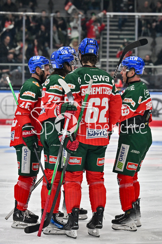 Augsburger Panther - Düsseldorfer EG | Jubel der Panther nach dem Treffer zum 1-0 durch Riley McCOURT (Augsburger Panther #72) / Freude / Happy / Tor / Torschuetze / DEL: Augsburger Panther - Düsseldorfer EG, Curt Frenzel Stadion am 13.12.2024