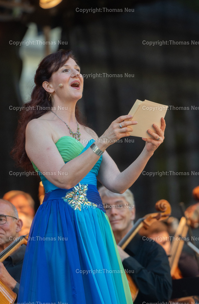 DSC_2812 | 28.06.2025, Bensheim, Auerbach, Opern Air im Staatspark Fürstenlager, Cosima Seitz führte durch das Programm, ,, Bild: Thomas Neu