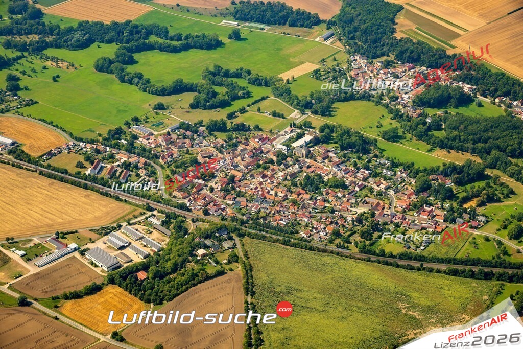 Neue Luftbildaufnahme der Stadt Niedertrebra - Das Luftbild wurde 2025 vom UL-Flugzeug heraus erstellt ( keine Drohnenaufnahme ) - Hochauflösende Luftaufnahme - für Wandbilder und großformatige Ausdrucke geeignet. Das besondere Geschenk!Hier alle&nbsp;Infos zur Lizenzierung der LuftaufnahmeWir fliegen auch dieses Jahr wieder in Ihre Region um Luftbilder zu erstellen.- Luftbild anfragen