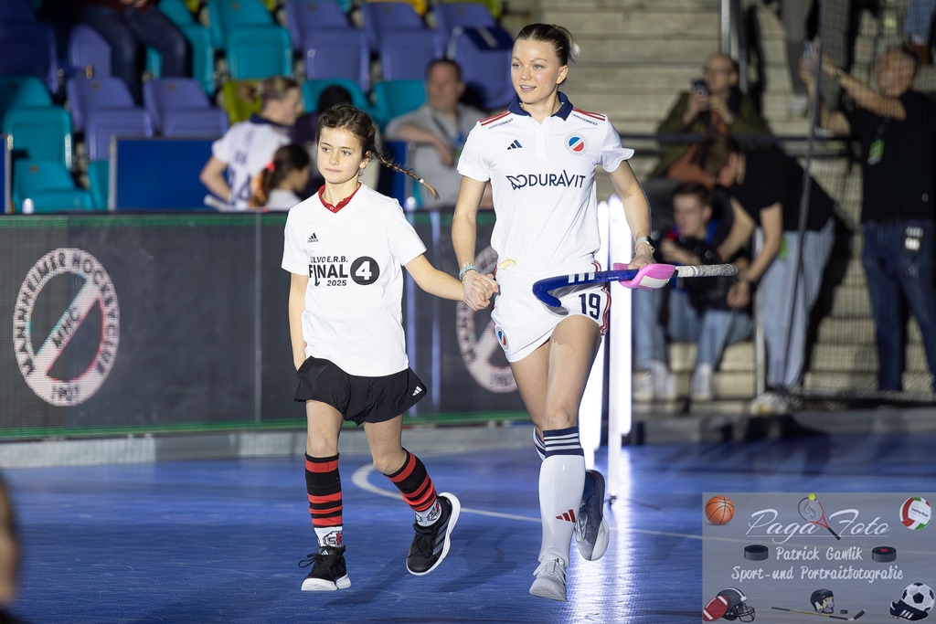 Volvo E.R.B. Final 4 Halbfinale Frauen: Mannheimer HC - Düsseldorfer HC, 25.01.2025 | Verena Neumann (Mannheimer HC #19), Mannheimer HC - Düsseldorfer HC, Frankfurt, Süwag Arena, 25.1.2025 - Realisiert mit Pictrs.com