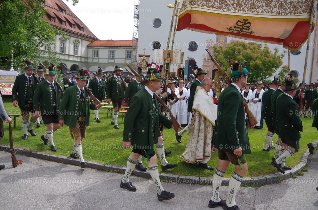 IMGP5704 | fotografiert von Axel PollmannLeonhardi Wallfahrt Benediktbeuern und Murnau, Fronleichnam, Fasching, Landschaft im Loisachtal und Benediktbeuern  - Realisiert mit Pictrs.com