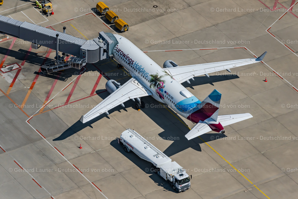 4047105 | STUTTGART 11.08.2021 Passagierflugzeug OE-IQD von Eurowings auf der Parkposition - Abstellfläche auf dem Flughafen in Stuttgart im Bundesland Baden-Württemberg, Deutschland. Weiterführende Informationen bei: Flughafen Stuttgart GmbH,  eurowings. // Passenger airplane OE-IQD from Eurowings in parking position - parking area at the airport in Stuttgart in the state Baden-Wuerttemberg, Germany. Further information at: Flughafen Stuttgart GmbH,  eurowings. Foto: Gerhard Launer