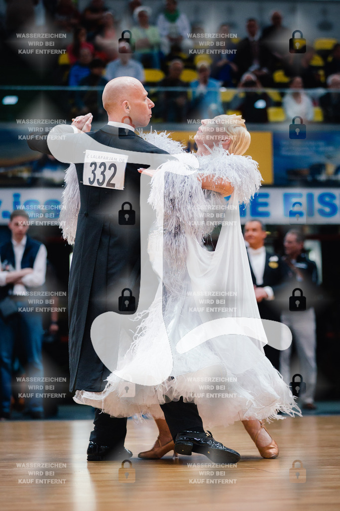Hessen Tanzt WDSF Open Senior III Standard 4th (332) Thomas Schmidt _ Susanne Schmidt (Schwarz-Rot-Club Wetzlar)-2025-05-17-0443 | Webshop for digital downloads and prints of dance sport, event & show photographer Julian Link - Realisiert mit Pictrs.com
