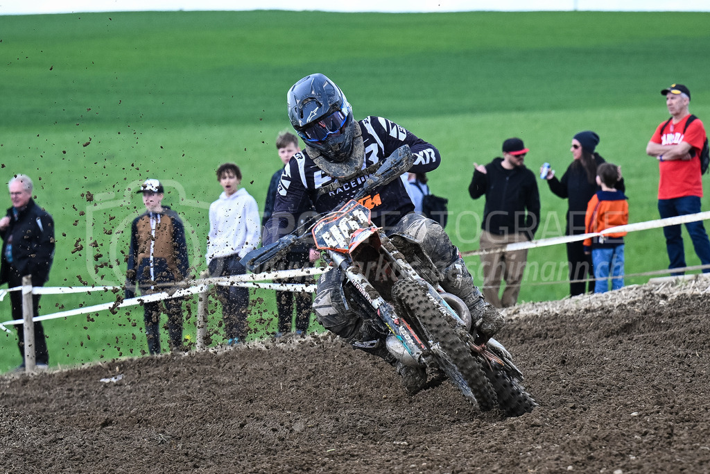 Motocross Schlatt bei Winterthur - 29. April 2023 | #401 Hunkeler Levin aus Altishofen (CH) auf KTM 250 2 Takt in der Kategorie MX2 am Motocross Schlatt bei Winterthur, 29. April 2023.
Instagram: @mx_schlatt | @mc_wila | @sam_schweiz
Bild: Sportfotografie Markus Aeschimann | www.markus-aeschimann.ch - Realisiert mit Pictrs.com