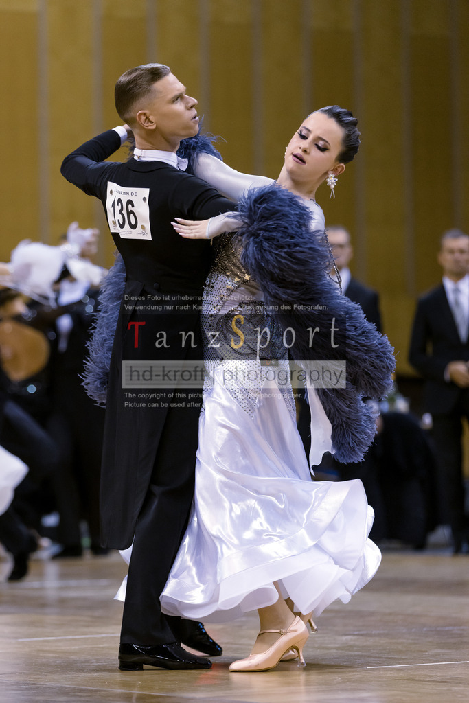 20241102_DM_HGR_Std_09801 | Tanzsportbilder, Standardtanz, Lateintanz, WDSF, DTV, LTVB, dancecomp, goc, hessen tanzt, blaues band der spree, walzer, tango, wiener walzer, slowfox, quickstepp, samba, rumba, cha-cha-cha, paso doble. jive, hd-kroft photography, turniertanzsport