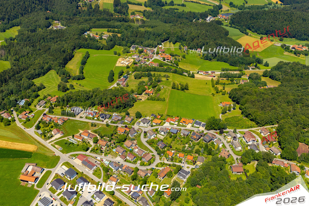 Aktuelles Luftbild von  Fürstenstein - Die Luftaufnahme wurde 2022 mittels UL-Flugzeug erstellt ( keine Drohne ) - hochauflösende Kamera-Systeme von  Canon -Beste Qualität - Für grossformatige Ausdrucke geeignet. Die Geschenkidee !