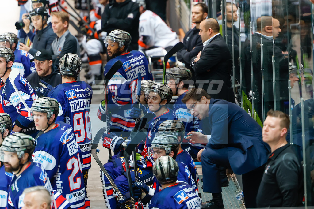 Iserlohn Roosters - Loewen Frankfurt | Chef-Trainer Pierre Beaulieu (Iserlohn Roosters)
DEL: Iserlohn Roosters - Loewen Frankfurt - Realisiert mit Pictrs.com