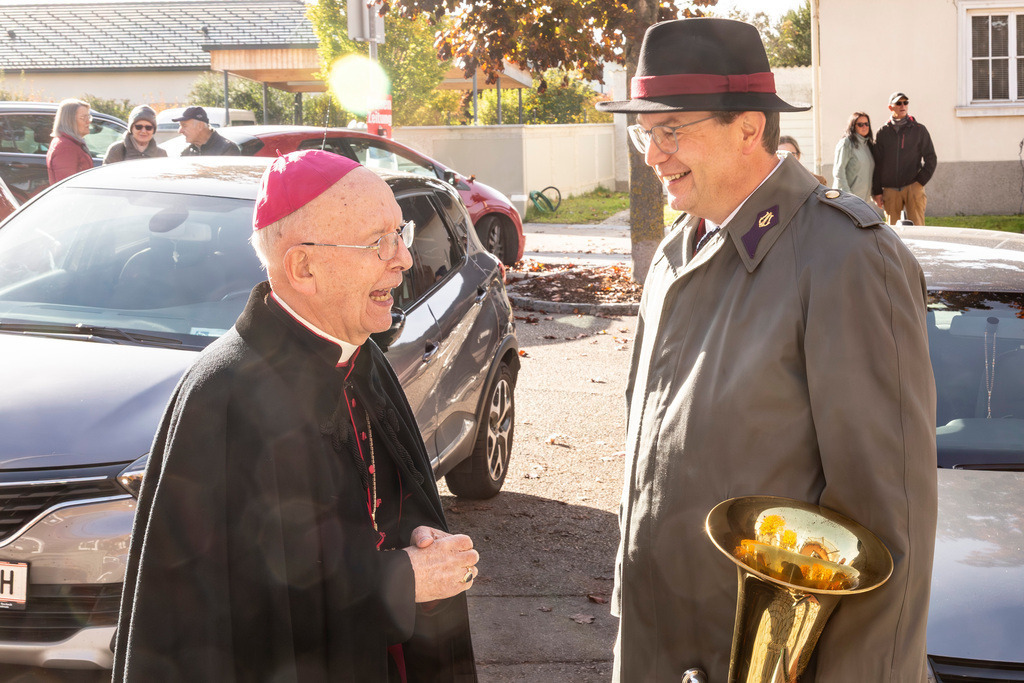 Festmesse-098 | Fotodoku der Festmesse anläßlich der Seligsprechung von Maria Theresia LEDOCHOWSKA 1975, zelebriert von Altbischof DDr. Klaus Küng und Pfarrer Mag. Zenon PAJAK in der Pfarrkirche Loosdorf. 