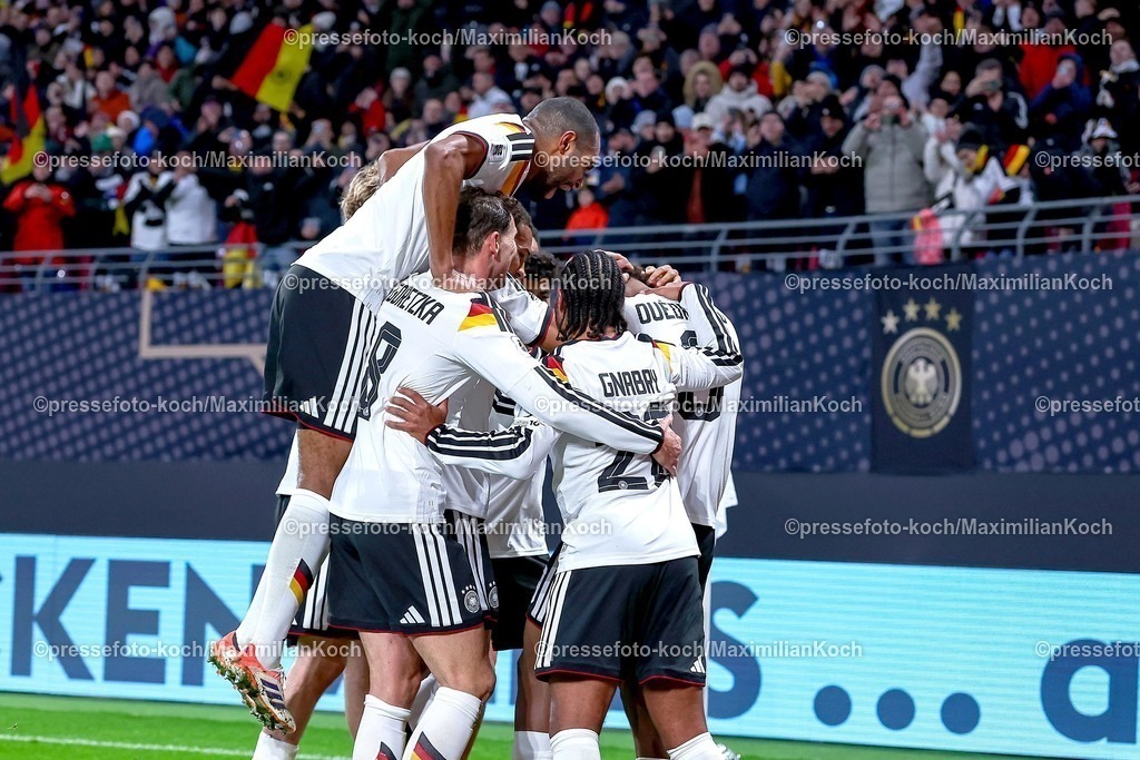 DFB17112503087 | 17.11.2025, Fußball, Länderspiel, WM-Qualifikation Europa, Deutschland - Slowakei, Red Bull Arena (Leipzig), 10. Spieltag, Saison 2025 2026: Torjubel nach dem Tor zum 6:0 durch Torschütze Forzan Assan Ouedraogo (GER #09)  zusammen mit  Jonathan Tah (GER #04) Leon Goretzka (GER #08) Nick Woltemade (GER #11) Serge Gnabry (GER #20)  Regulations prohibit any use of photographs as image sequences and or quasi-video.