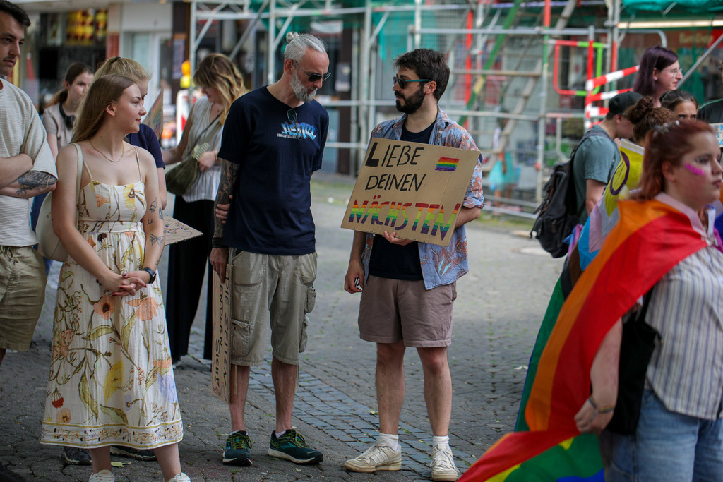 CSD_Moers_190725_027 | Bildergalerie von Sport-Ereignissen aber auch von weiteren spannenden Dingen - nicht nur vom Niederrhein. In Anlehnung an den bekannten Spruch von Hanns Dieter Hüsch heißt das Motto: "Niederrhein ist überall".  - Realisiert mit Pictrs.com