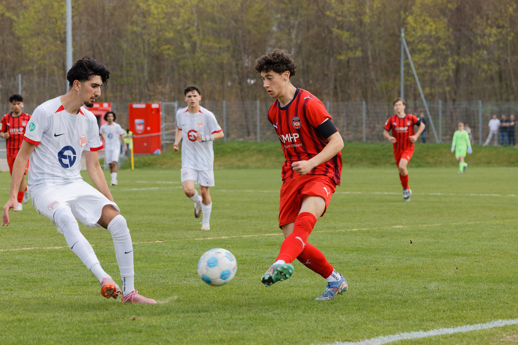 FCHOFK_260418_6-110 | 1.FC Heidenheim 1846 vs. Offenbacher Kickers, Fußball, U17, B-Junioren, NWL, U17-DFB-Nachwusliga, 2025/2026, 10. Spieltag, 18.04.2026 in Heidenheim, Walter-Birkhold-Jugendstadion (Foto: Michael Bulling) - Realisiert mit Pictrs.com