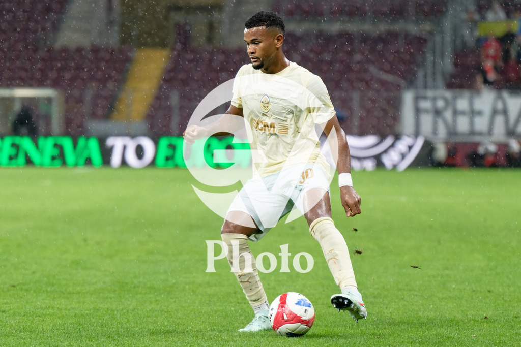 UEFA Conference League Play-offs 2nd leg - Servette FC v FC Shakhtar Donetsk | Alisson Santana (30 FC Shakhtar Donetsk) controls the ball (action)  during the UEFA Conference League Play-offs 2nd leg match between Servette FC and FC Shakhtar Donetsk at Stade de Geneve in Geneva, Switzerland