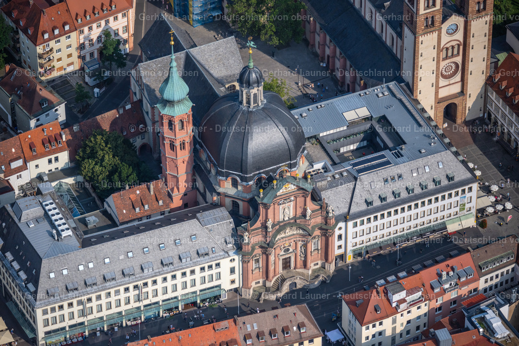 4047625 | WüRZBURG 21.08.2021 Kirchengebäude des "Neumünster" einer ehemaligen Abtei im Altstadt- Zentrum der Innenstadt im Ortsteil Altstadt in Würzburg im Bundesland Bayern, Deutschland. Weiterführende Informationen bei: Dominfo Würzburg. // Church building in of "Neumuenster" a former abbey Old Town- center of downtown in the district Altstadt in Wuerzburg in the state Bavaria, Germany. Further information at: Dominfo Wuerzburg. Foto: Gerhard Launer