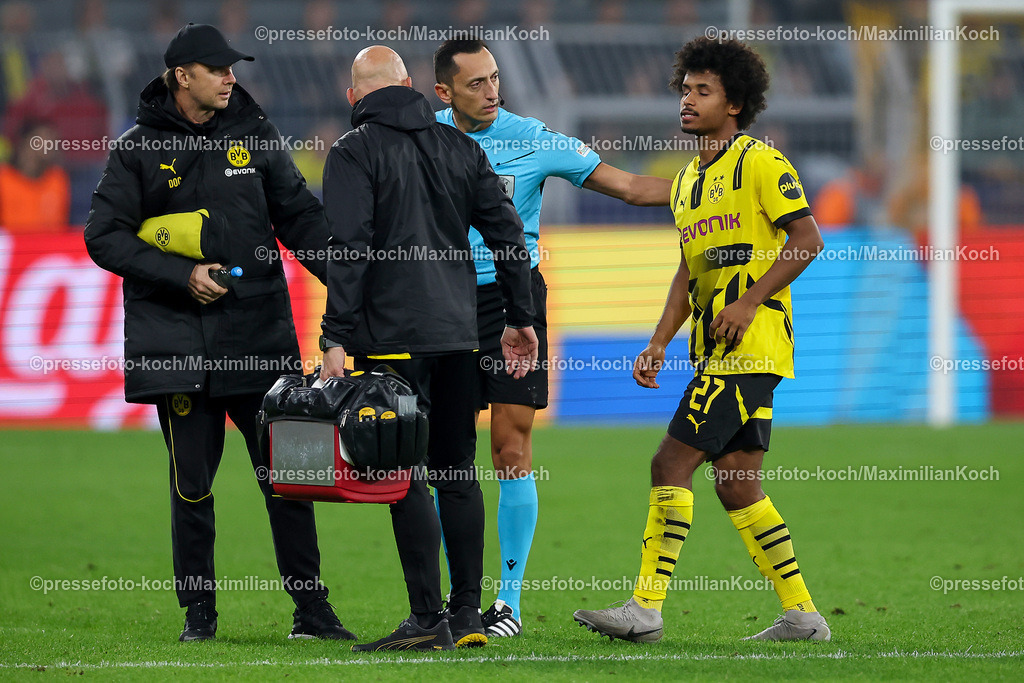 BVB01102402191 | 01.10.2024, Fußball, UEFA Champions League, Borussia Dortmund - Celtic Glasgow, 2. Spieltag, Signal Iduna Park, Saison 2024 2025: Karim Adeyemi (BVB #27) muss verletzt das Spielfeld verlassen Verletzung Enttäuschung Enttäuscht Schmerzen