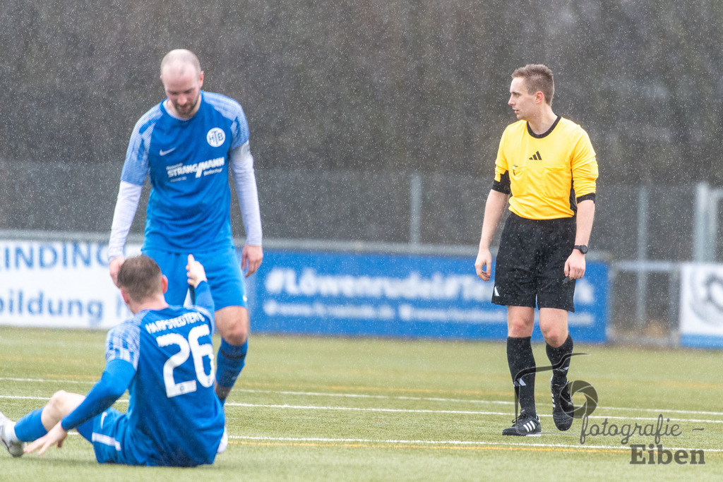 FC Rastede-Harpstedter TB | FC Rastede (grau)-Harpstedter TB (blau) am 22.02.2026 in Rastede (Sportanlage Köttersweg), Photo: Philip Eiben 2026 - Realisiert mit Pictrs.com