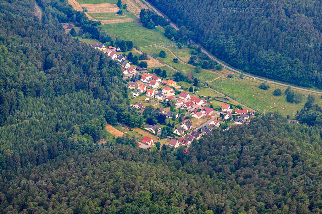 Luftbild: Ortsansicht im Ortsteil Salzwoog in Lemberg im Bundesland Rheinland-Pfalz in Deutschland. Foto: IMG_29323.jpg vom 25.06.2010 durch Werner Riehm/FLY-FOTO.de