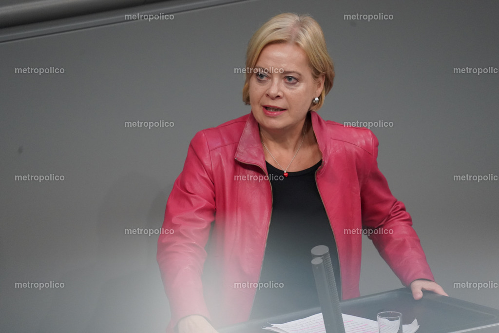 Gesine Lötzsch | Metropolico