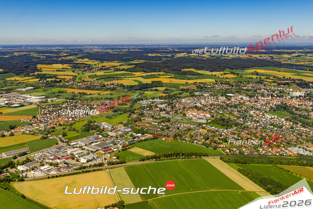 Das Luftbild der Stadt Aichach wurde 2022 vom Flugzeug heraus erstellt (keine Drohnen-Aufnahmen) Aufnahmehöhe ca.450 Meter- hohe Bildauflösung und Druck-Qualität. Garantiert!