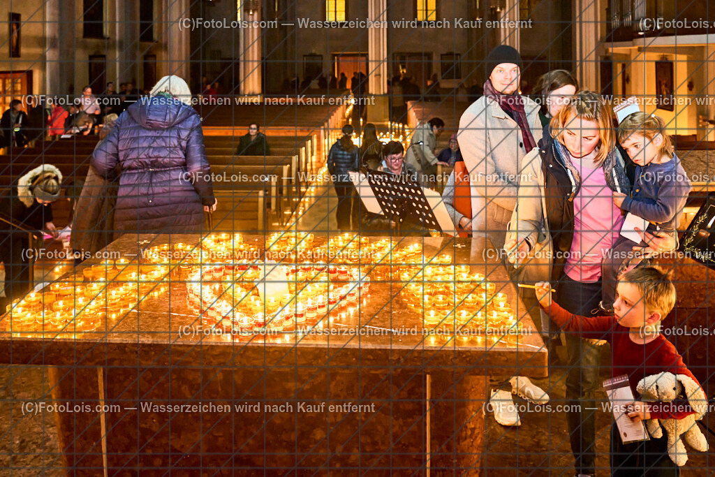 ALP8720_Nacht der tausend Lichter_Altar | (C)FotoLois.com, Alois Spandl. 'Nacht der 1000 Lichter' in der Pfarrkirche Wieselburg, Do 31. Oktober 2024.