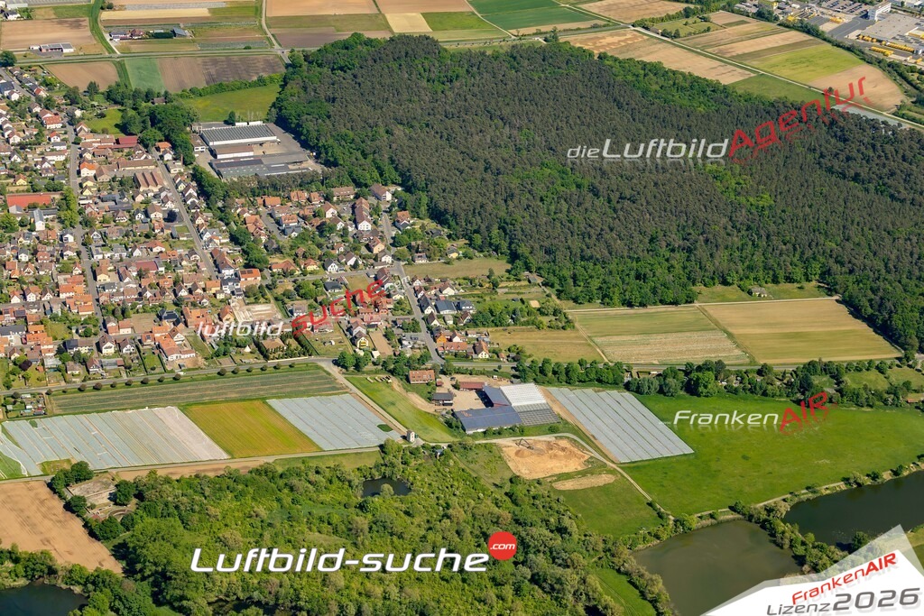 Luftaufnahme von  Albertshofen - Die Luftaufnahme wurde 2025 vom UL-Flugzeug heraus erstellt ( keine Drohne ) - Hochauflösende Luftaufnahme - für professionelle Ausdrucke geeignet. Die Geschenkidee !Mit Lizenz und Bildrechte bestellbar