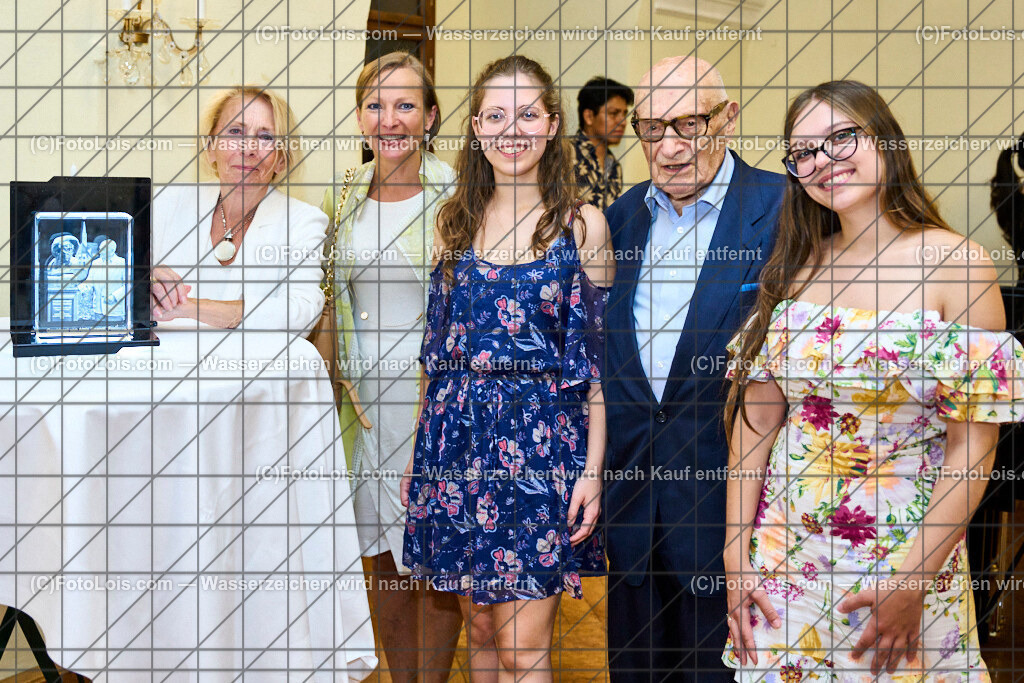 ALP8819_XXXX-Chopin-Festival_Jubilaeumsgeschenk Spandl | (C)FotoLois.com, Alois Spandl. XXXX. Chopin-Festival in der Kartause Gaming, Empfang im Prälatensaal nach dem Eröffnujngskonzert, Fr 16. August 2024.