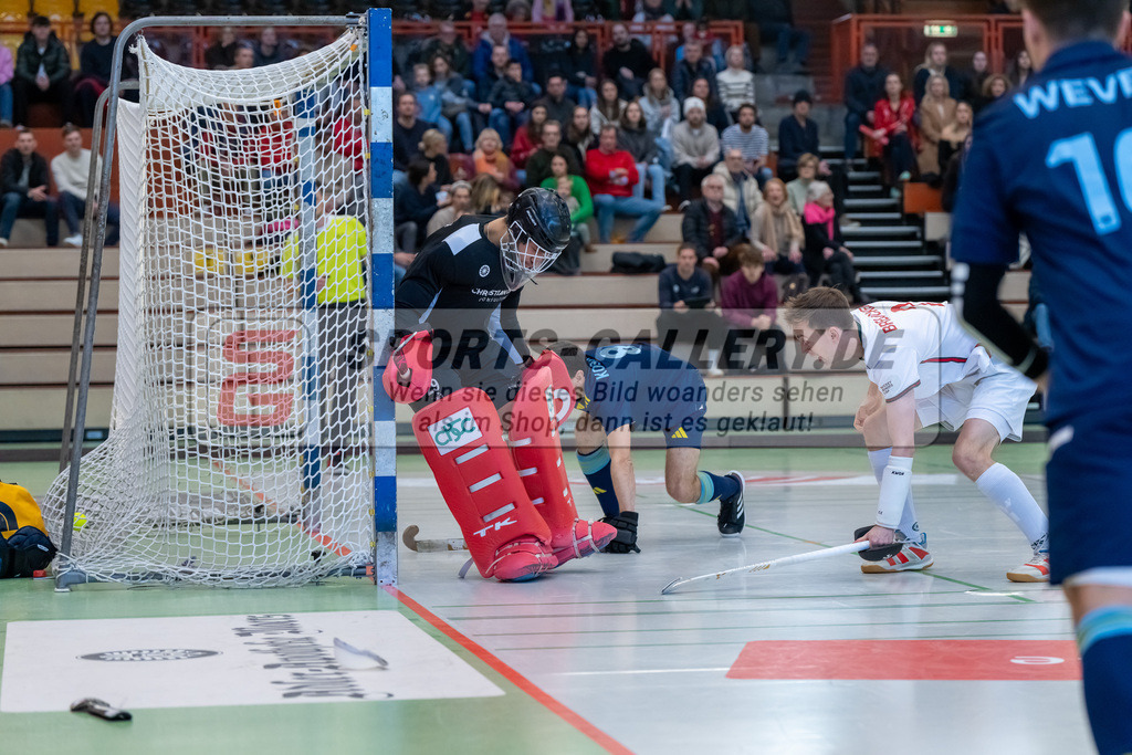 HK_20250118_101764 | 1/4 Finale 1. Bundesliga Halle Herren Crefelder HTC - Zehlendorfer Wespen am 18.1.2025 Halle Glockenspitz, Krefeld , Joshua Onyekwue Nnaji Torwart ( Crefelder HTC #29 )