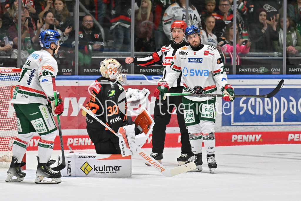 Augsburger Panther - Moser Medical Graz99ers | in dieser Szene scheitert Luca TOSTO (Augsburger Panther #77) an Nicolas WIESER (Graz99ers 30) / torschance / Testspiel: Augsburger Panther - Moser Medical Graz99ers; Curt Frenzel Stadion am 31.08.2025