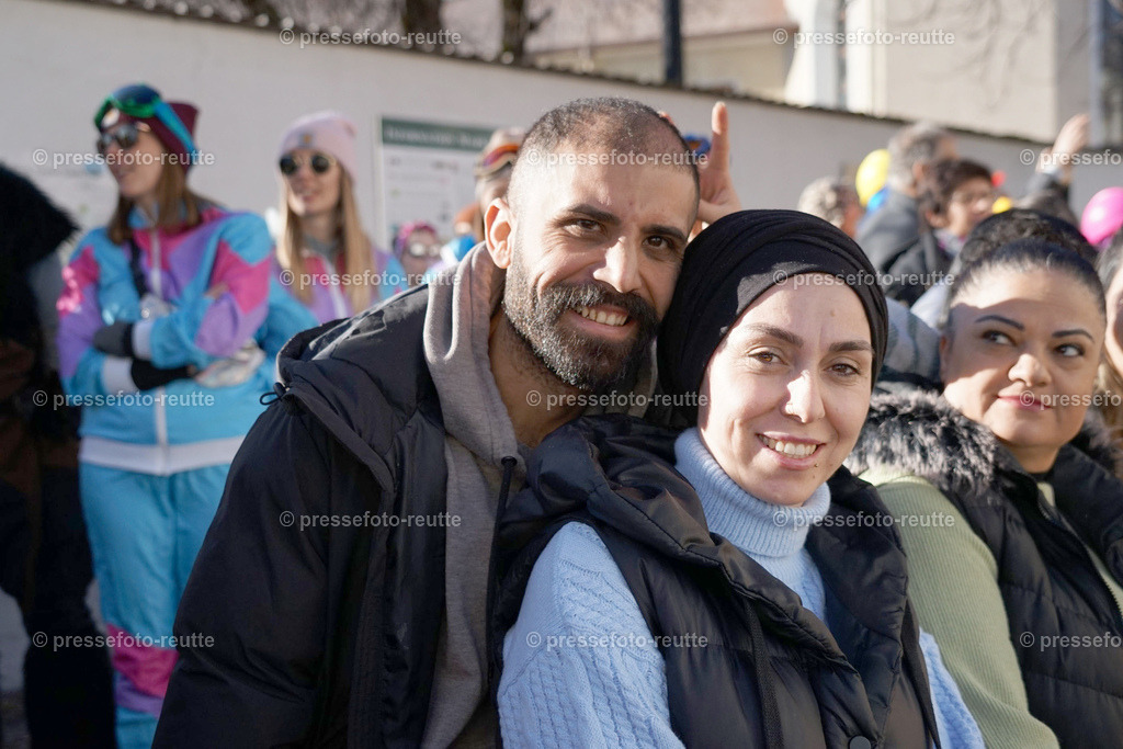 news-2023-Feb16-Unsinniger_Fasching_Reutte-sony-DSC02605 | Info aus dem Bezirk Reutte/Ausserfern Tirol sowie eine umfangreiche Bilddatenbank über die gesamte Region: Lechtal, Talkessel Reutte, Tannheimertal, Zwischentoren. Lech, Plansee, Zugspitze, Grenztunnel, B179, Fernpassstraße, Verkehr, Lawinen, Tradition, - Realisiert mit Pictrs.com