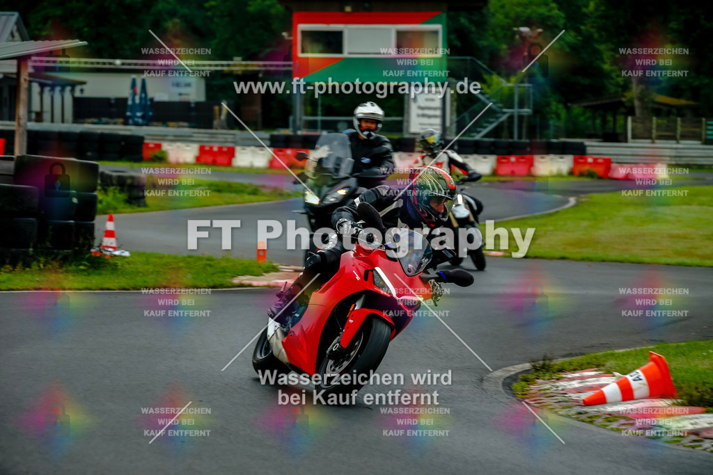 VBK-3492 | Hier findet Ihr Bilder von Touristenfahrten auf der Nürburgring Nordschleife oder von anderen Veranstaltungen die ich besucht habe. Viel Spass beim Durch Schauen 