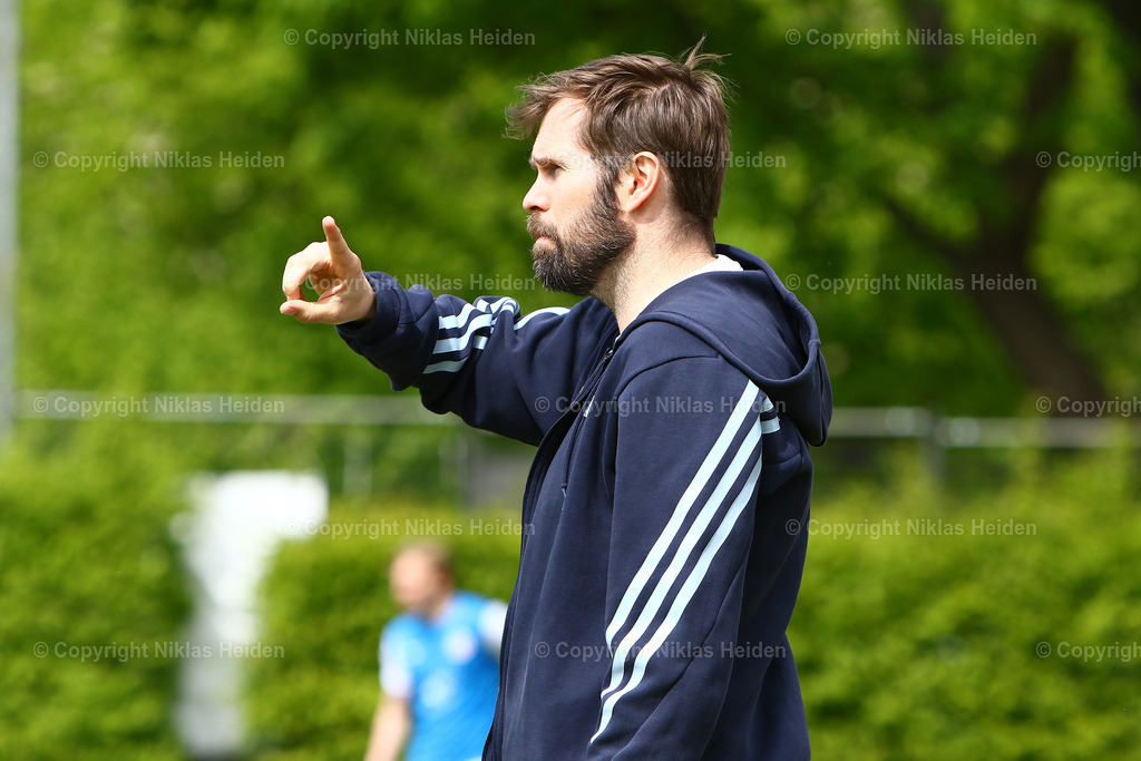 NH_HamburgerSVU19_FCHansaRostockU19_U19Bundesliga_28042024 | Thomas Johrden (Trainer, Hamburger SV U19)

Fußball I Junioren I A-Junioren Bundesliga Nord/Nordost I Saison 2023-2024 I 24. Spieltag I Hamburger SV U19 - FC Hansa Rostock U19 I 28.04.2024 I Sportpark Eimsbüttel - Realisiert mit Pictrs.com