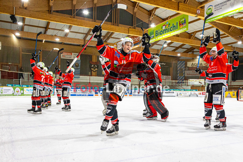 TSV Peißenberg Miners vs VfE Ulm/Neu-Ulm DEVILS | Eishockey Bayernliga 2023/2024, TSV Peißenberg Miners vs VfE Ulm/Neu-Ulm DEVILS, 20240128,
Ryan MURPHY (Miners 15) feiert,
2024-01-28 in Peißenberg (Eisstadion)
15 Ryan MURPHY (Miners 15)
Copyright: WolfgangxLindner foto-lindner.de