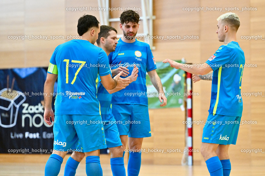 LPSV Kärnten vs. Futsal Versli Klagenfurt | Jubel Futsal Klagenfurt Mannschaft, #17 Vahid Muharemovic versli.at Klagenfurt, LPSV Kärnten vs. Futsal Versli Klagenfurt, LPSV Kärnten vs. Futsal Versli Klagenfurt am 01.02.2026 in Villach (Ballspielhalle St. Martin), Austria, (Photo by Bernd Stefan)