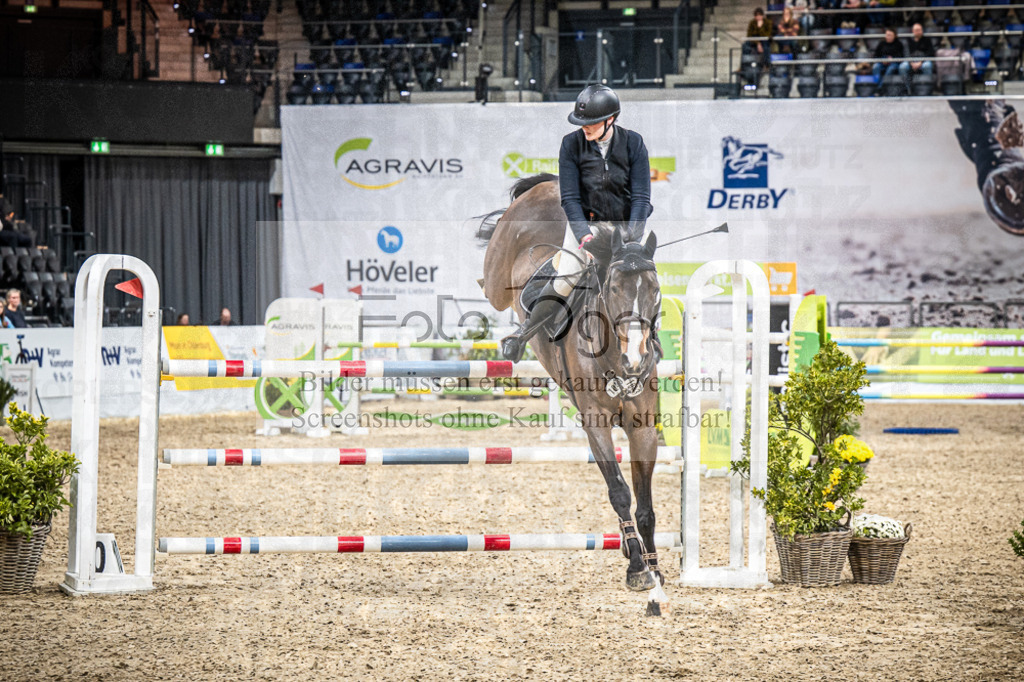 DOS_2450 | Entdecke hochwertige Reitturnierfotos von Foto Oger. Professionell, emotional und authentisch – jetzt Lieblingsmomente im Shop bestellen.Deutschlandweite Turnierfotografie. - Realisiert mit Pictrs.com