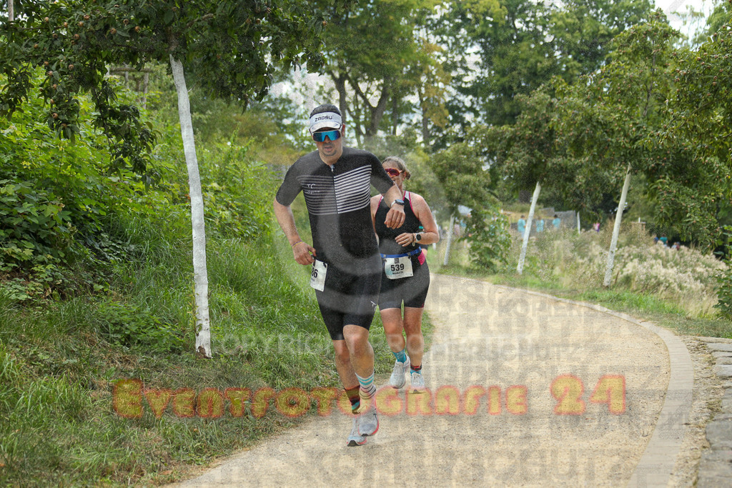 250824_1423_EX1_6032 | Sportfotografie im Rhein-Sieg Kreis, Köln, Bonn, NRW, Rheinland Pfalz, Hessen, etc. Unser Tätigkeitsfeld umfasst den Laufsport vom Volkslauf über den Marathon, Duathlon, Triathon bis zum Ultralauf wie Kölnpfad Ultra oder Schindertrail.