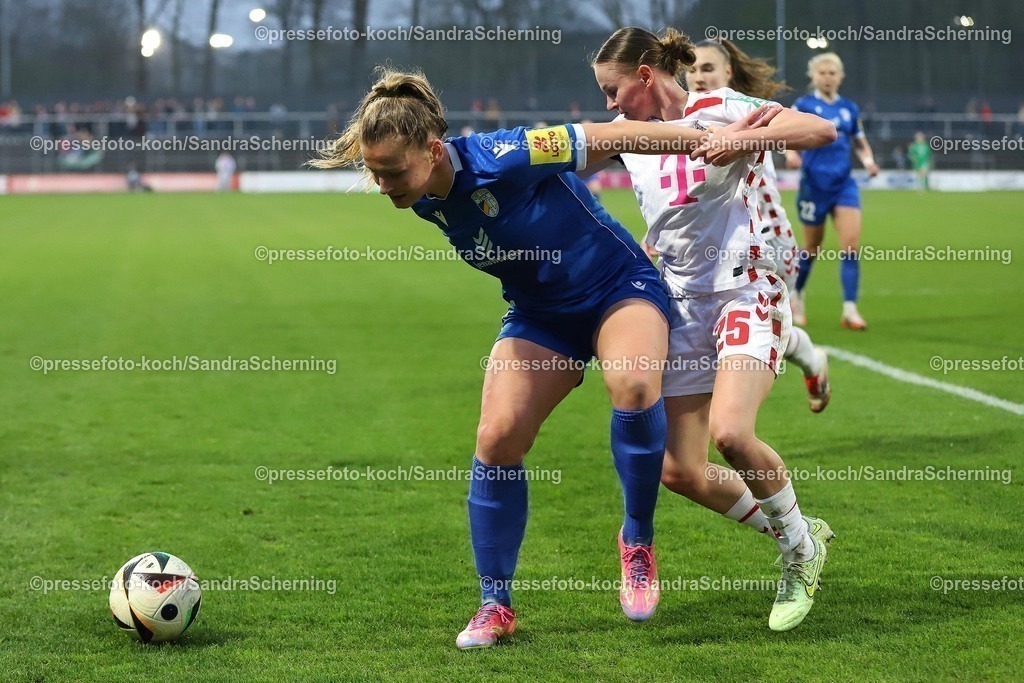 xSSC28032501013 | 28.03.2025, xsscx, Frauen Fußball, 1. FC Köln - FC Carl Zeiss Jena, 1. Fußball Bundesliga, Franz-Kremer-Stadion, Saison 2024 2025: Toma Ihlenburg (FC Carl Zeiss Jena 3) im Zweikampf gegen Laura Donhauser (1. FC Köln 25) DFB regulations prohibit any use of photographs as image sequences and or quasi-video.