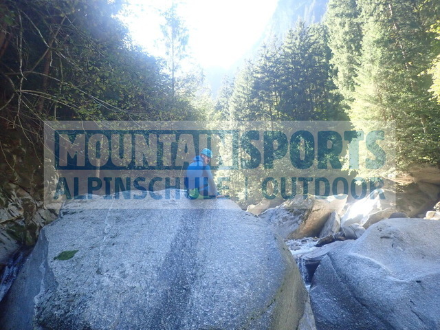 PC020099 | Bestelle die Bilder deines Berg- oder Wasser-Abenteuers mit Mountain Sports bequem von zu Hause aus direkt über unseren Online Fotoshop von pictrs.com. - Realisiert mit Pictrs.com
