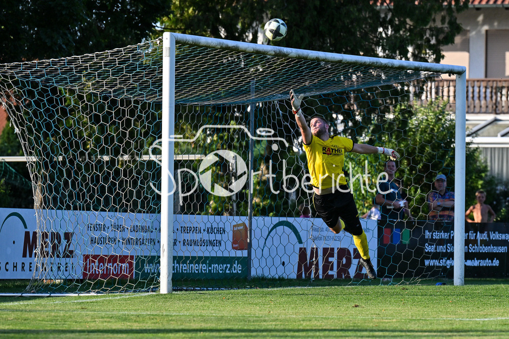 BC Aichach - VfR Neuburg | Freistoss an die Latte von Aichach 6 - Markus KURZHALS