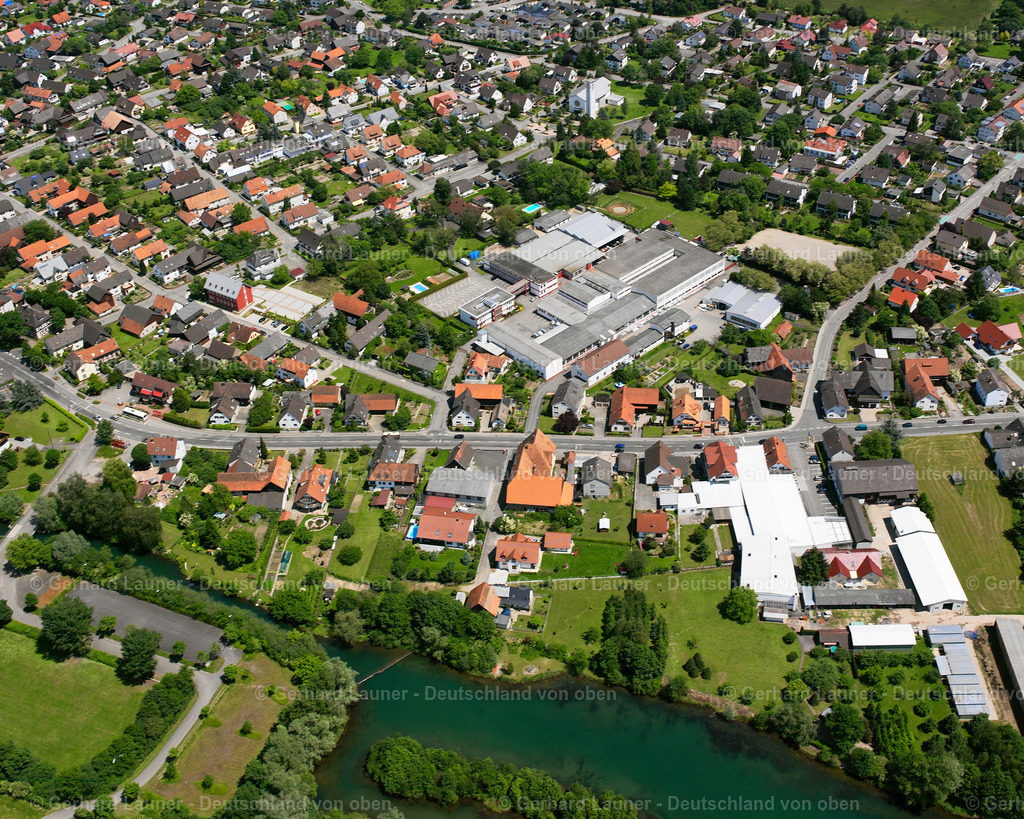 2626282 | GOLDSCHEUER 09.06.2006 Ortsansicht am Rande von landwirtschaftlichen Feldern und Nutzflächen  in Goldscheuer im Bundesland Baden-Württemberg, Deutschland // Village view on the edge of agricultural fields and land  in Goldscheuer in the state Baden-Wuerttemberg, Germany Foto: Gerhard Launer