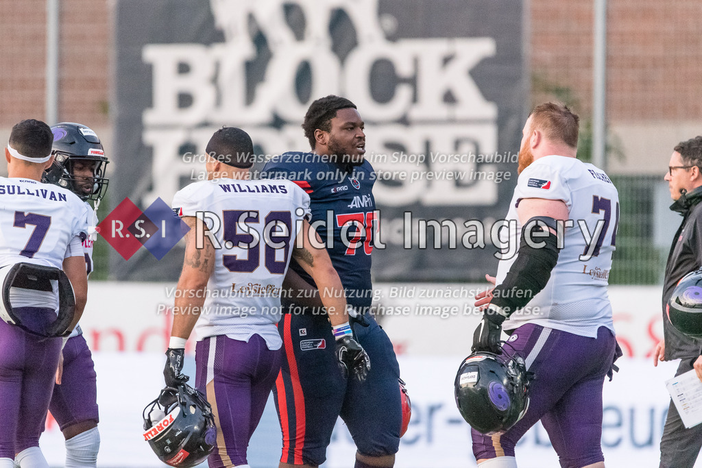 RS-1-004289 | Shalom Baafi (#70, Sea Devils, OG, GER), Anthony Williams (#58, Frankfurt, LB)