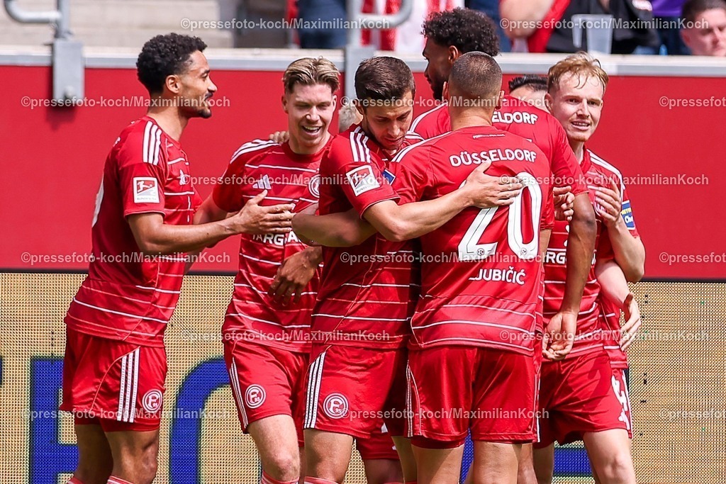 F9510052601048 | 10.05.2026, Fußball, Fortuna Düsseldorf - SV 07 Elversberg, 2. Fußball Bundesliga, Herren, Merkur Spiel-Arena, 33. Spieltag, Saison 2025 2026: Torjubel nach dem Tor zum 2:0 durch Torschütze Cedric Itten&nbsp;(Fortuna Düsseldorf #13) zusammen mit Matthias Zimmermann&nbsp;(Fortuna Düsseldorf #25) Giovanni Haag&nbsp;(Fortuna Düsseldorf #06) Marin Ljubicic&nbsp;(Fortuna Düsseldorf #20)   DFB regulations prohibit any use of photographs as image sequences and or quasi-video.