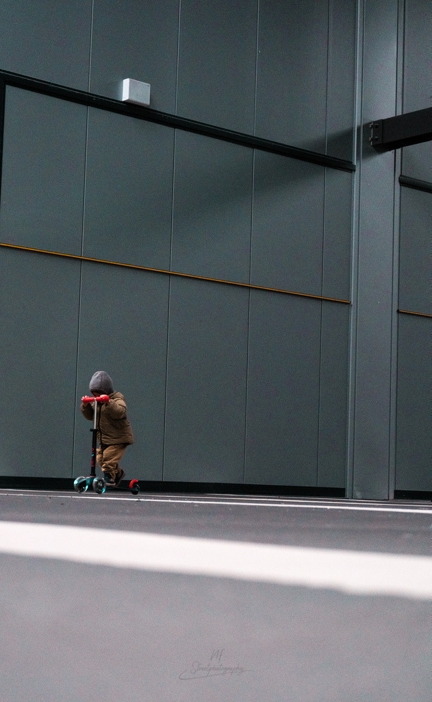 _DSF5790 | ​Minimalistische Street Photography & Urban Art von Nils Friederichs. Entdecke hochwertige Fotokunst-Prints und Wandbilder aus der Region Hildesheim & Hannover. - Realisiert mit Pictrs.com