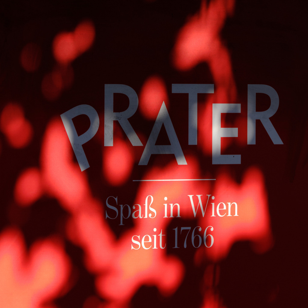 Impressionen aus dem Pratergelände | Wien, Austria - September 29, 2025: Impressionen aus dem Pratergelände. - Realisiert mit Pictrs.com