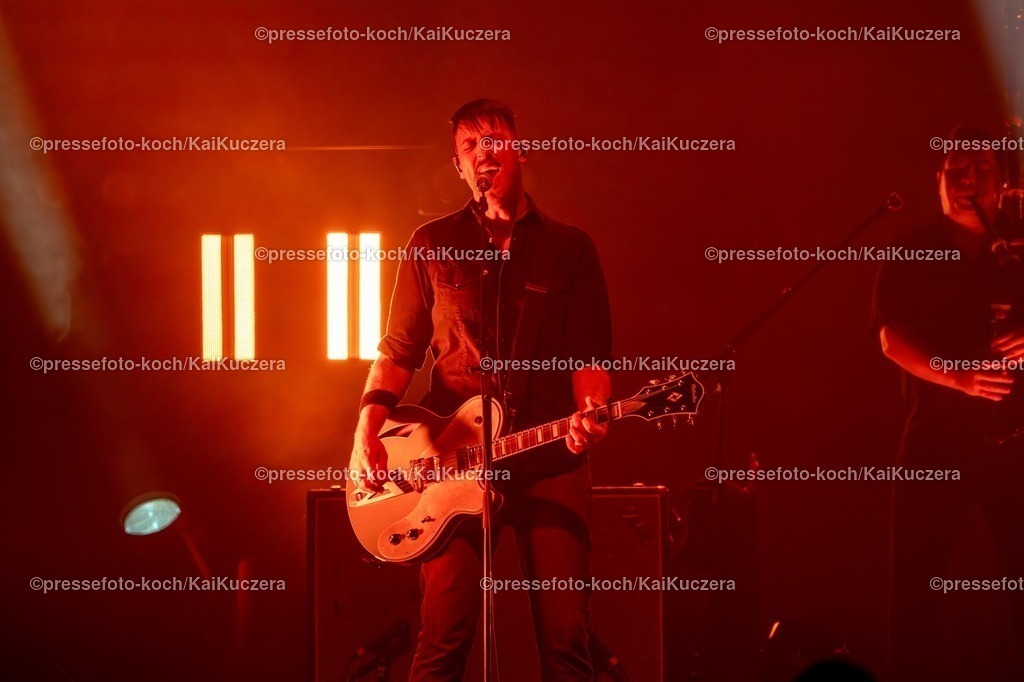 KKU02022501036 | 02.02.2025, xkkux, Düsseldorf, Die Band Dropkick Murphys performt bei ihrem Konzert in der Mitsubishi Electric HALLE. Im Bild Tim Brennan