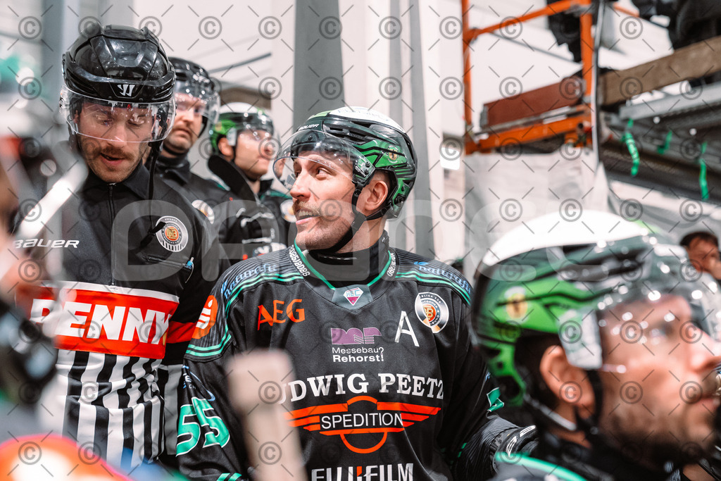 Alligators_vs_Stuttgart_16_11_2025-28 | Höchstadt Alligators Fotogalerie: Eishockey-Action aus Franken. Professionelle Spielfotos, Portraits & Stadionbilder zum Download. Jetzt entdecken! - Realisiert mit Pictrs.com