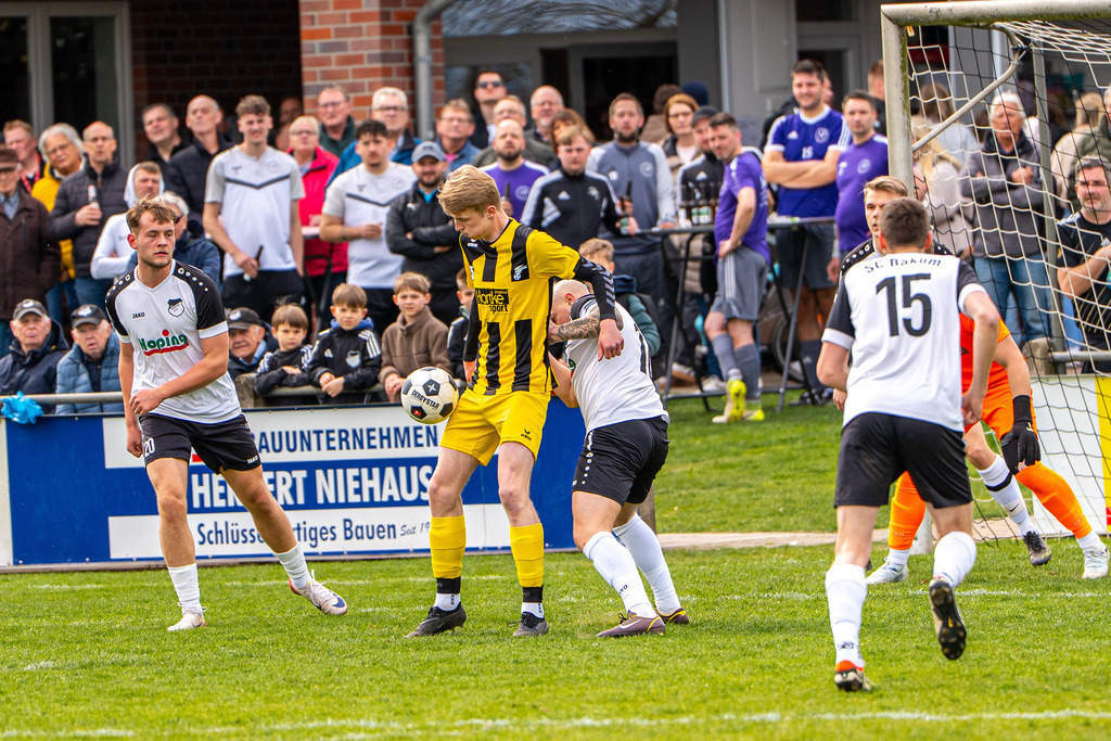 Fußball I Herren I Saison 2025-2026 I Kreisliga VEC I 22. Spieltag I SC SW Bakum - SV Falke Steinfeld I 23510 | jns.sportfotos - Realisiert mit Pictrs.com