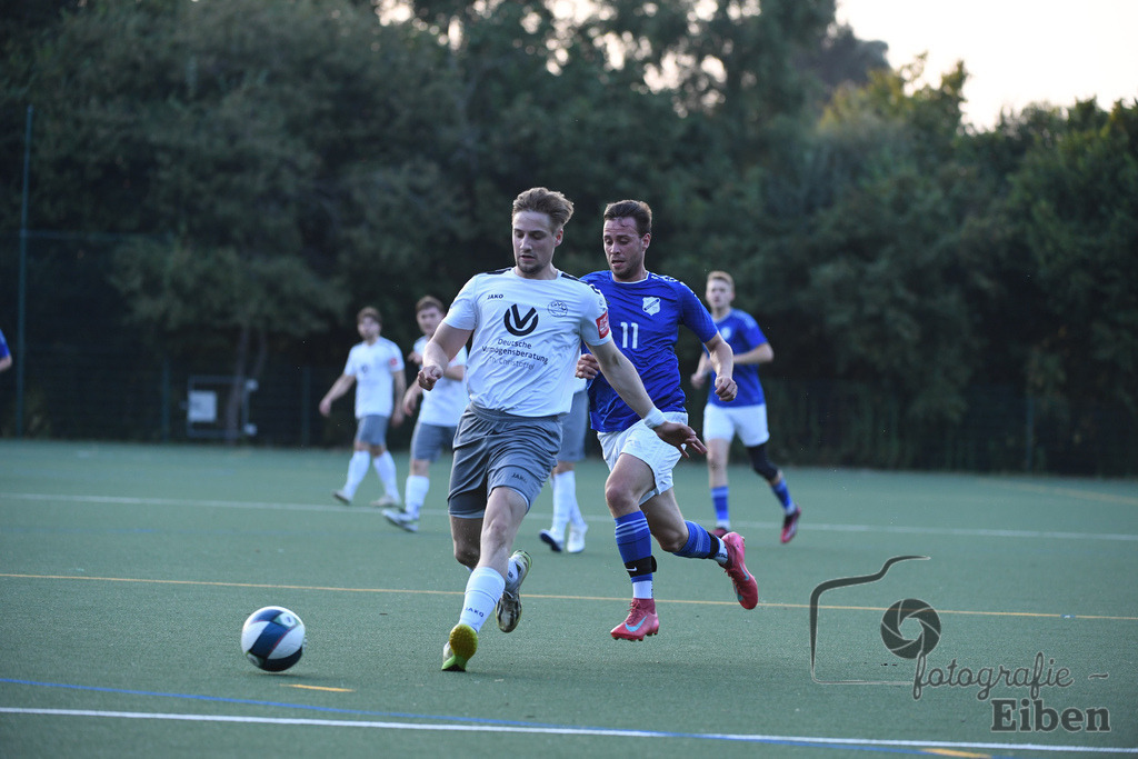 GVO Oldenburg 2-SV GOTANO | Herren Kreisliga; GVO Oldenburg 2 (weiß)-SV GOTANO (blau) am 15.08.2025 in Oldenburg (Sportanlage GVO); Photo: Philip Eiben 2025 - Realisiert mit Pictrs.com