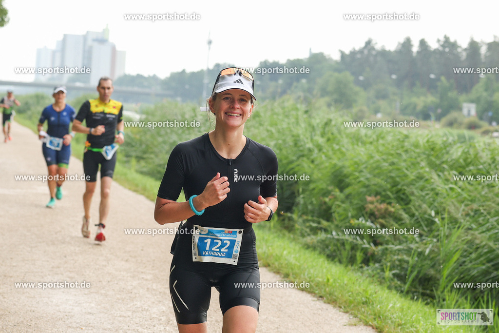 LUR_1508 | 34. M-net Erlanger Triathlon 2025 #erlangertriathlon  #mnettriathlon2025 #mnettriathlon #team #olympischedistanz #mitteldistanz #triathlon #maindonaukanal  #erlangertriathlon2025 #yourpictrs #tv1848 #tv1848erlangen  #triathlonbayern #sportinerlangen #demsportverbunden #sportshot_your_pictrs Copyright: www.sportshot.de